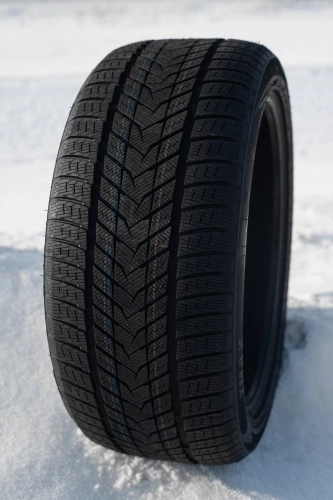 фото протектора и шины WINTERHAWKE II Шина ZMAX WINTERHAWKE II 245/55 R19 107H